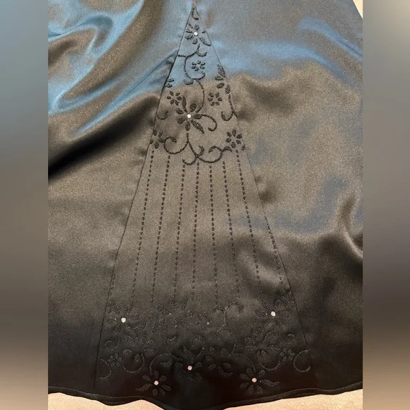 Elegant Black Beaded Prom Dress - Picture 6 of 9